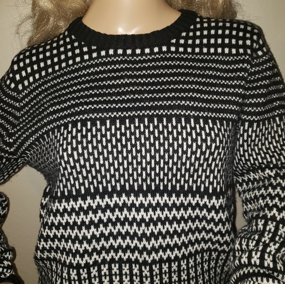 🎉Black & white H&M Sweater | Sz S - Picture 2 of 3